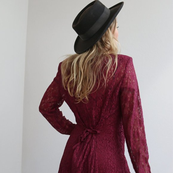 1980's Witchy Wine and Lace Dress // Women's Size Medium to Large // Sheer Lace - Picture 6 of 7